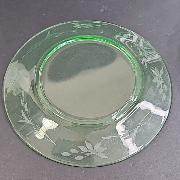 Uranium Glass Plates 6pcs 7.5in Etched Flowers Depression Glass. Geiger Tested. - Picture 10 of 10